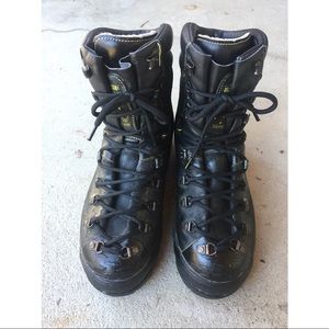 La Sportiva Hiking Boots (W 9.5)